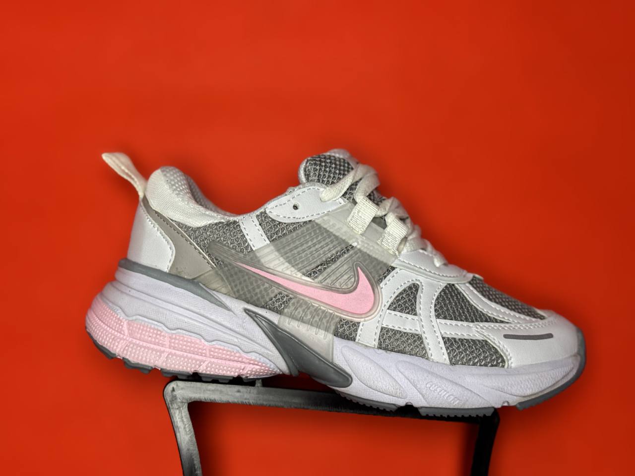 نایک وی تو کی زنانه سفید صورتی