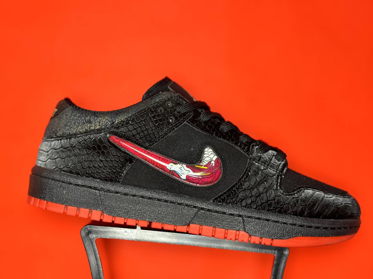 نایک دراگون  رویه اشبالت نایک آکواریومی مشکی قرمز